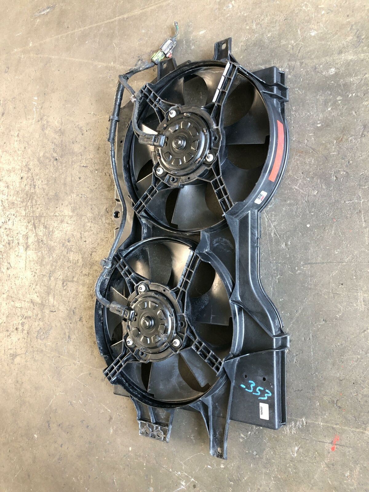 1996 - 2000 DODGE CARAVAN Electric Cooling Dual Fan Assembly 3.3L 6 Cyl Van G